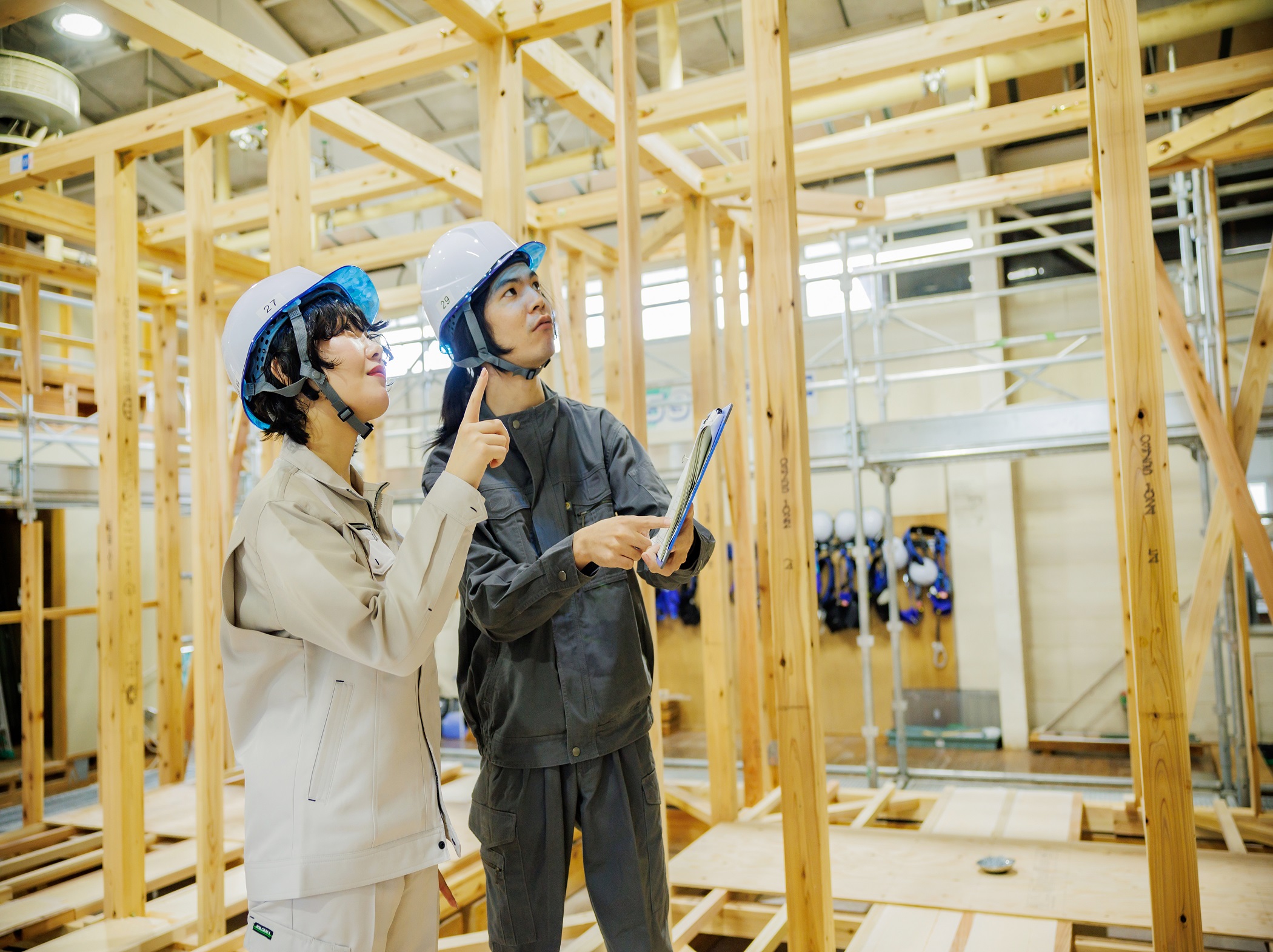 訓練内容４　木工工具の取扱いと木造住宅の軸組のイメージ写真