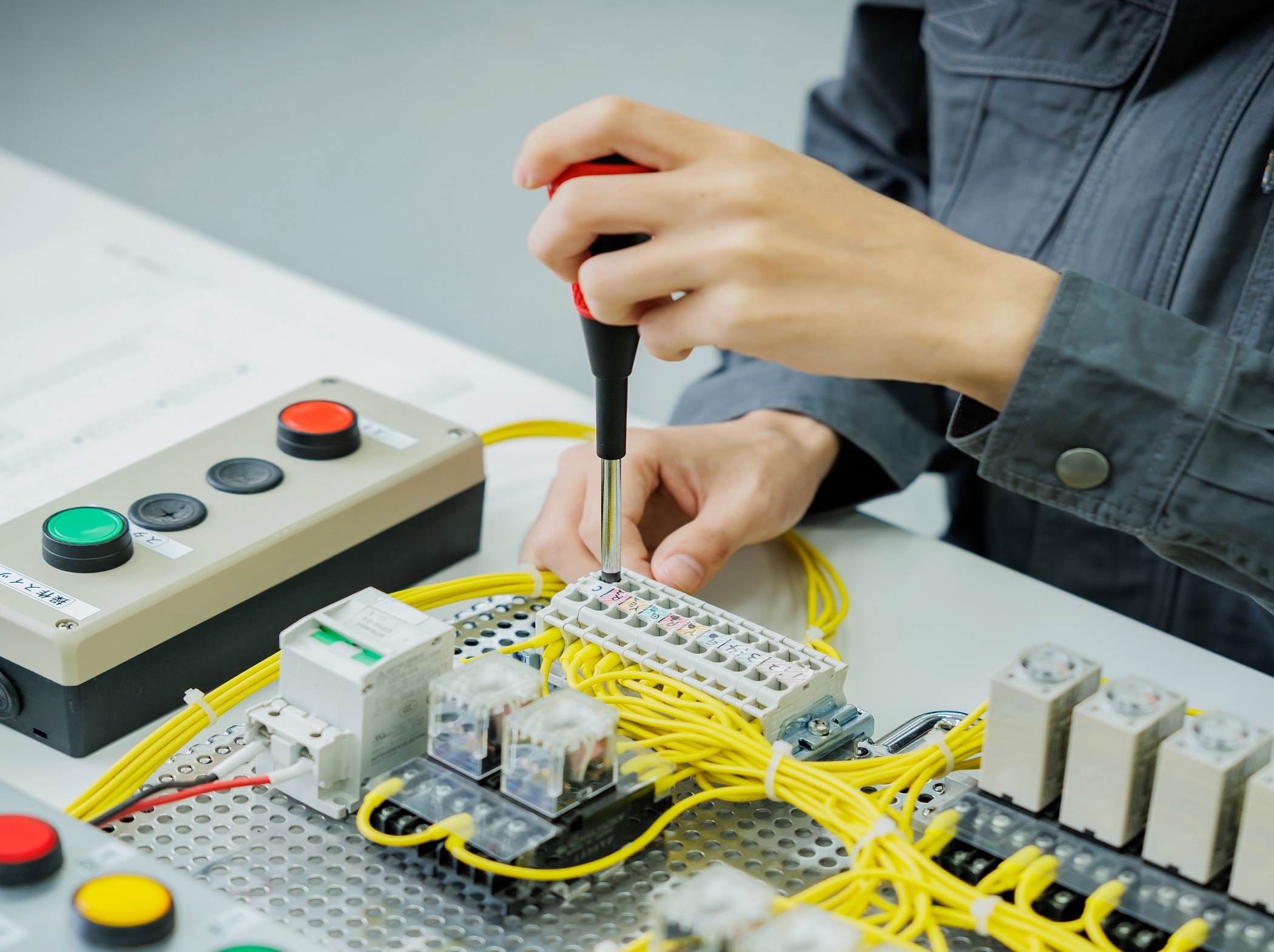 訓練内容８　装置製作のイメージ写真