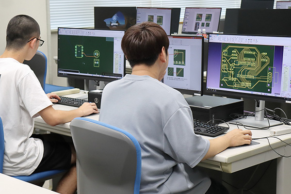 電子CADによる基板設計