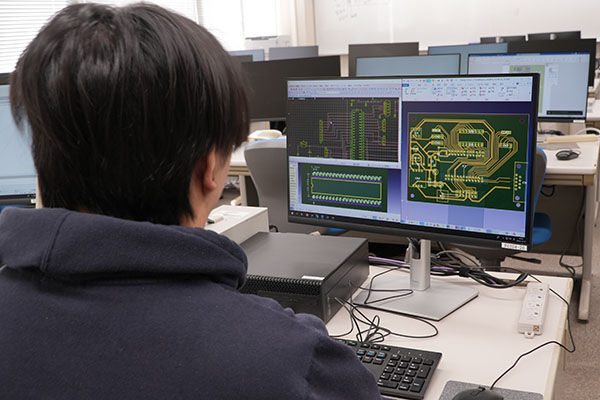 電子CADによる基板設計