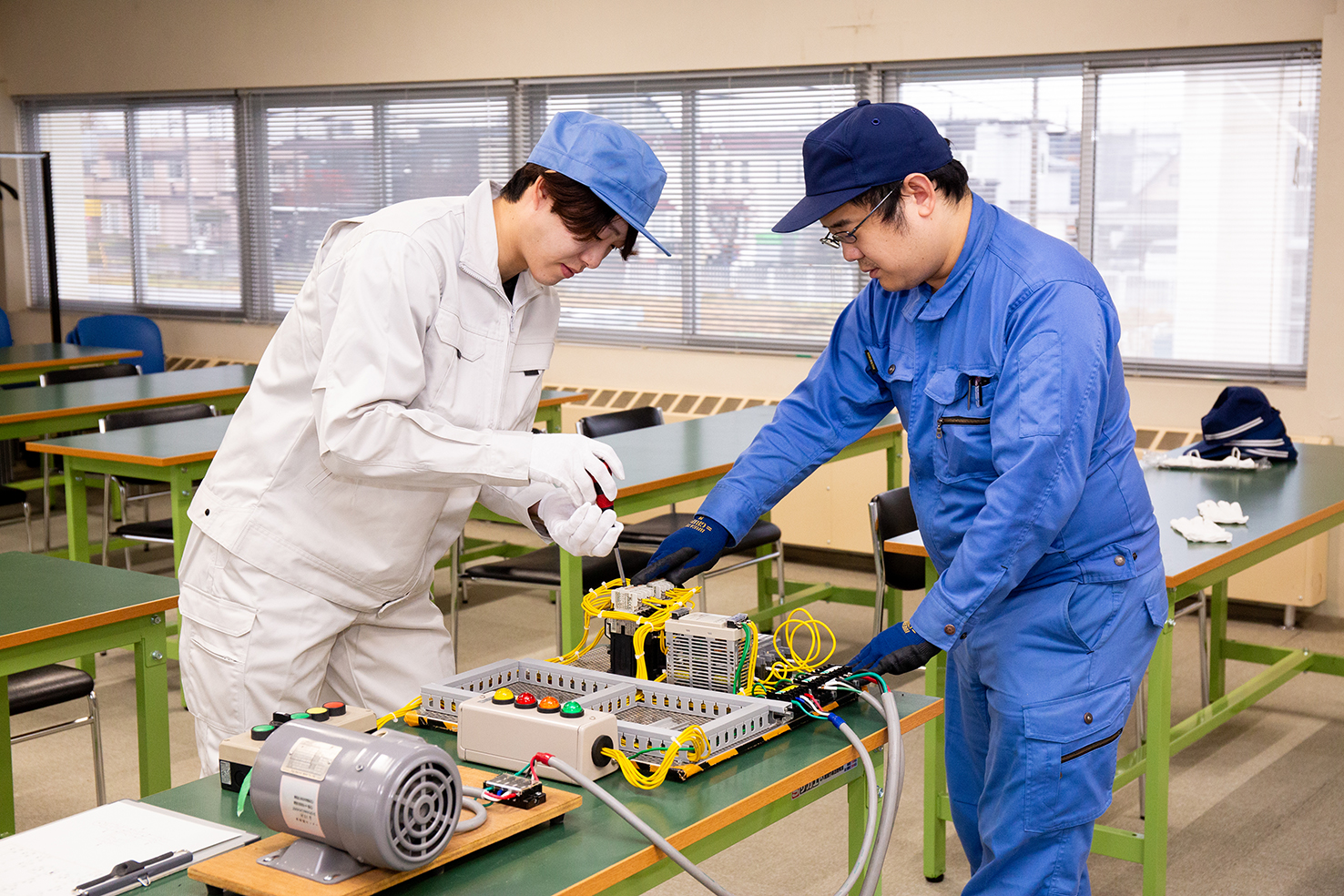 有接点シーケンス制御の実習風景②