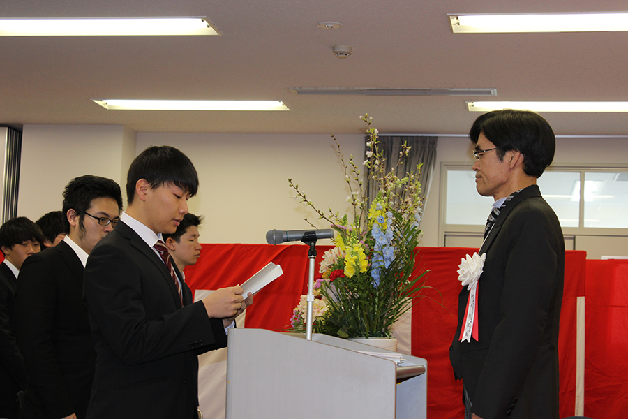 入校生代表の宣誓