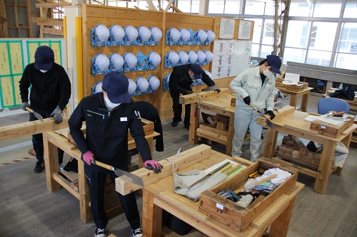木材加工の授業の画像