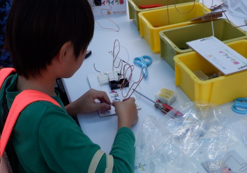 イライラ棒づくり　作業風景（１）