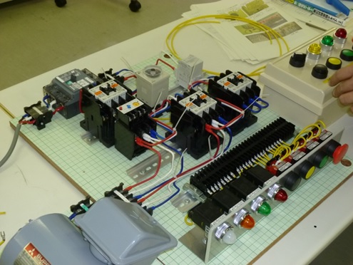 シーケンス制御訓練風景