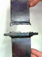 すみ肉溶接の引張試験（不合格例）の写真