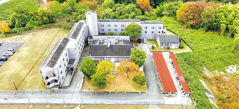寮全体を上空から見た外観