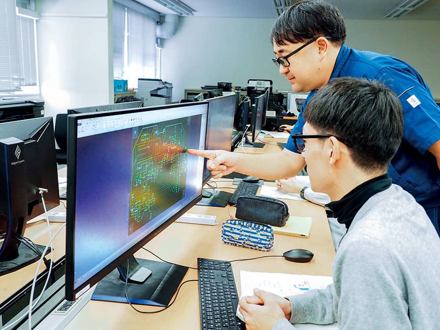 電子CADで応用電子回路設計を行う実習