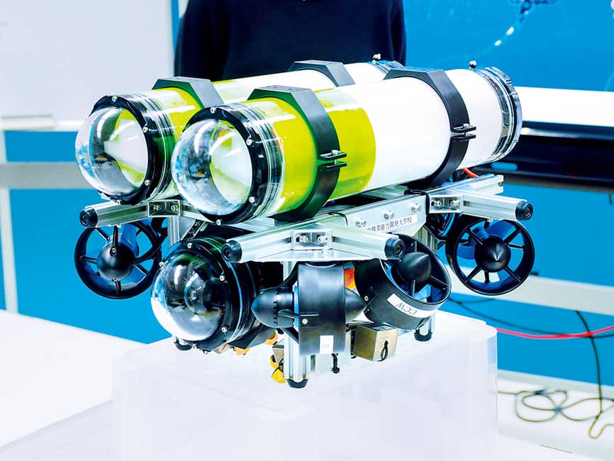 学生が製作した海洋ロボット（水中探査ロボット）