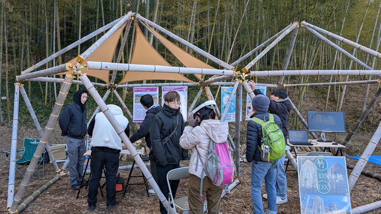 竹ユニットによるイベントスペースの開発の様子