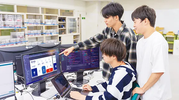 電子・情報分野の学生