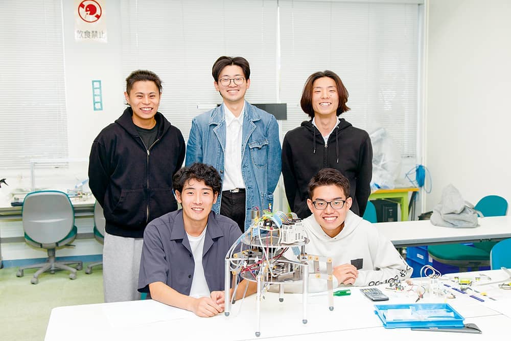 機械分野の学生の集合写真