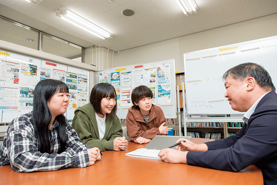 就職支援アドバイザーによる就職相談の様子