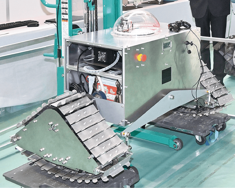学生が制作したロボット農機