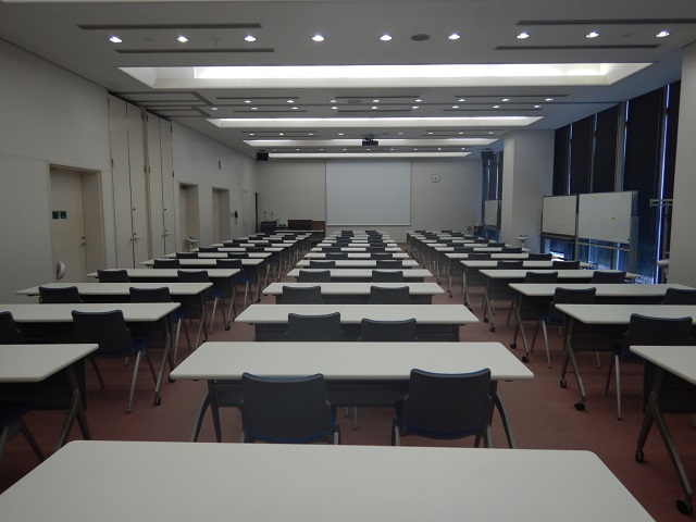 J102研修室(定員84名)