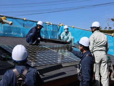 電気設備技術科　太陽光パネル設置練習用模擬屋根