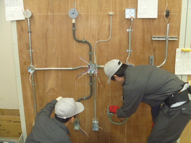 電気設備技術科（企業実習付コース）