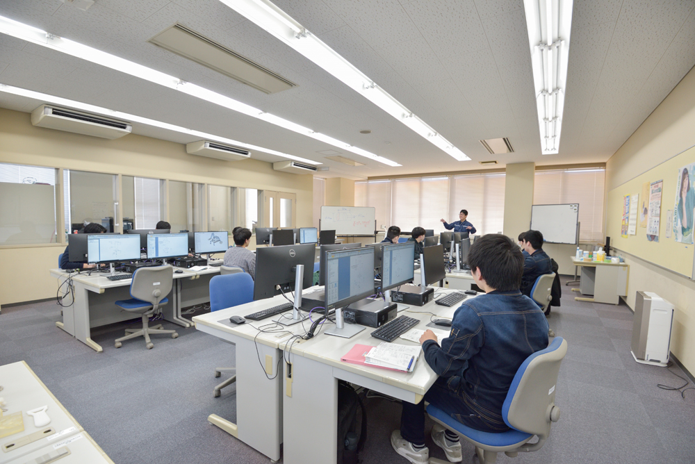 写真：授業に取り組む学生の様子