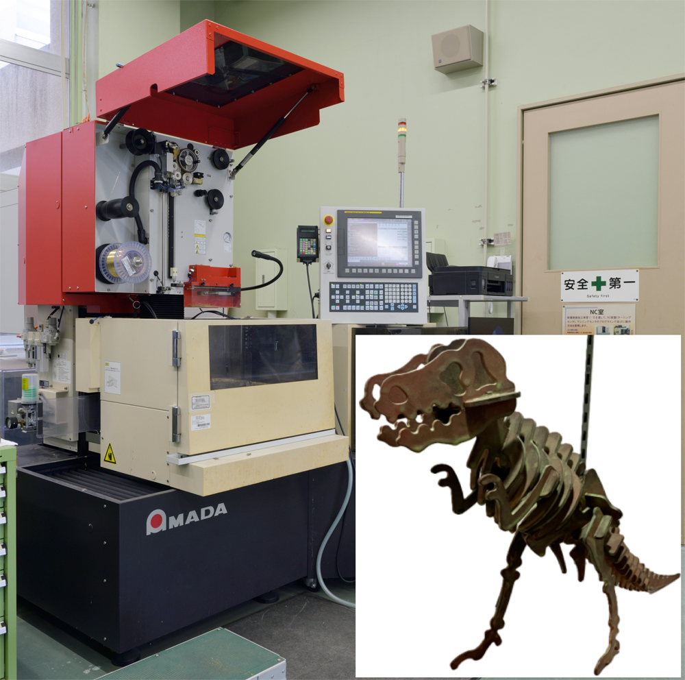 写真：ワイヤカット放電加工機の設備