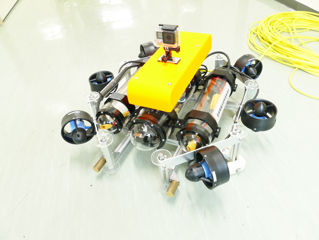 写真：総合制作過程で完成した海洋ロボット