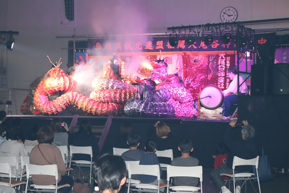 写真:バンド演奏の様子