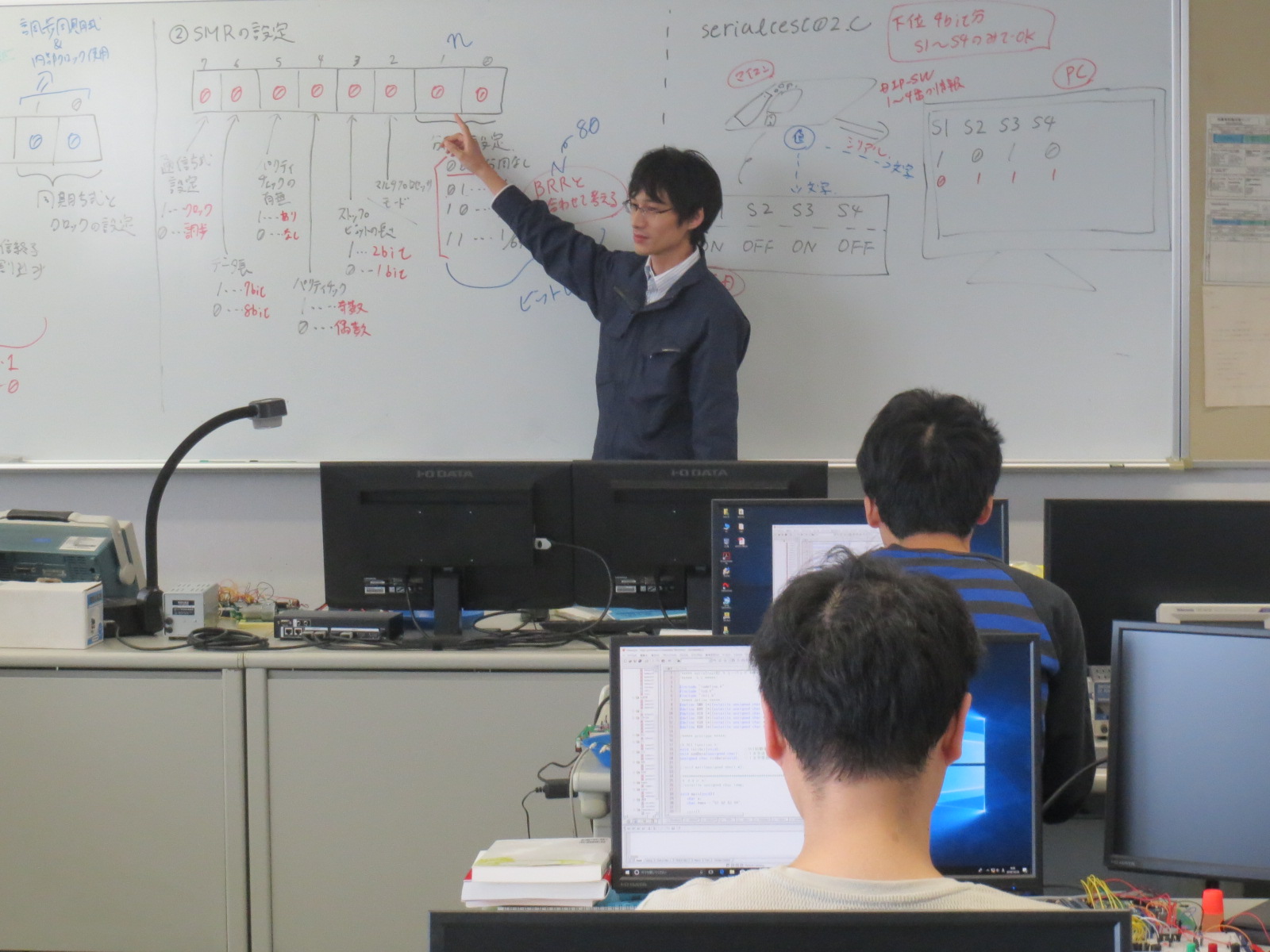 Ｃ言語による組込み型マイクロコンピュータ制御技術授業の写真
