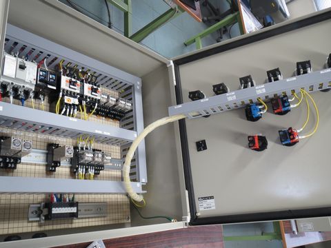 電気設備制御盤製作課題の写真
