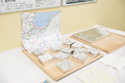 金属製富山県地形モデルの製作の写真