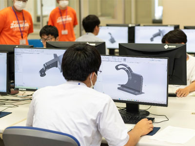 体験学習での3D-CAD運用の模様