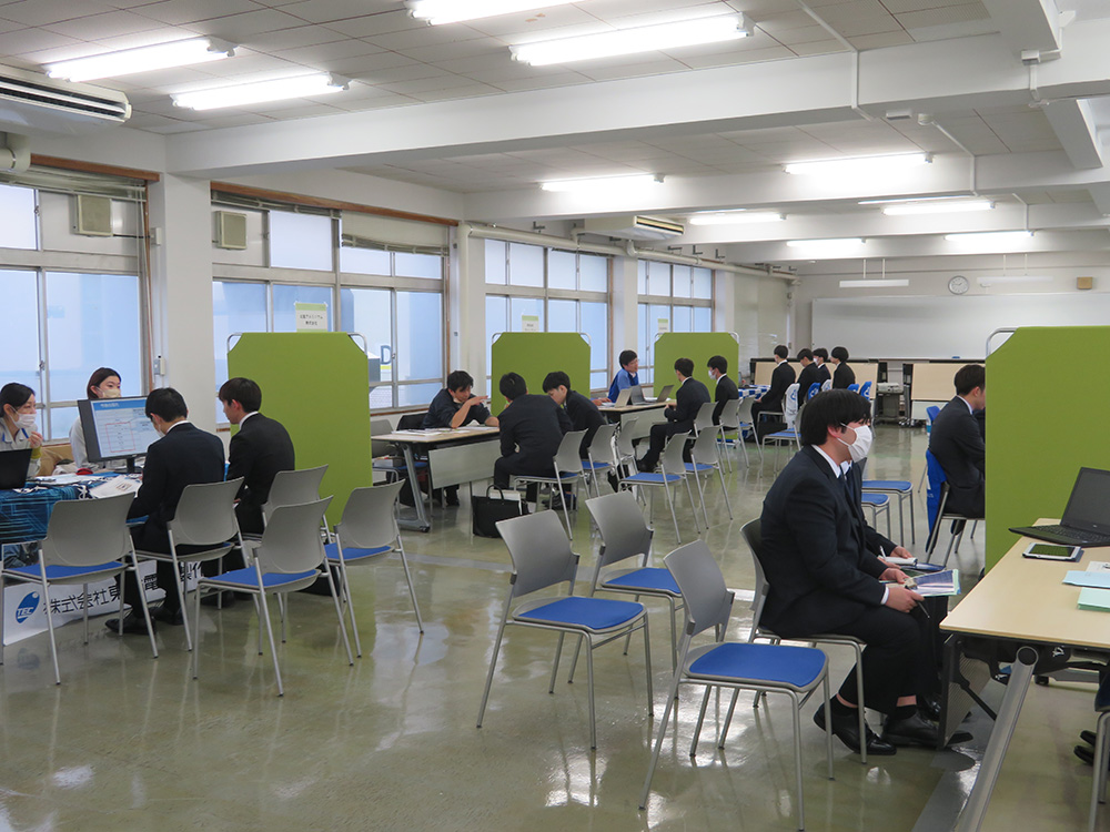 学内合同企業説明会1