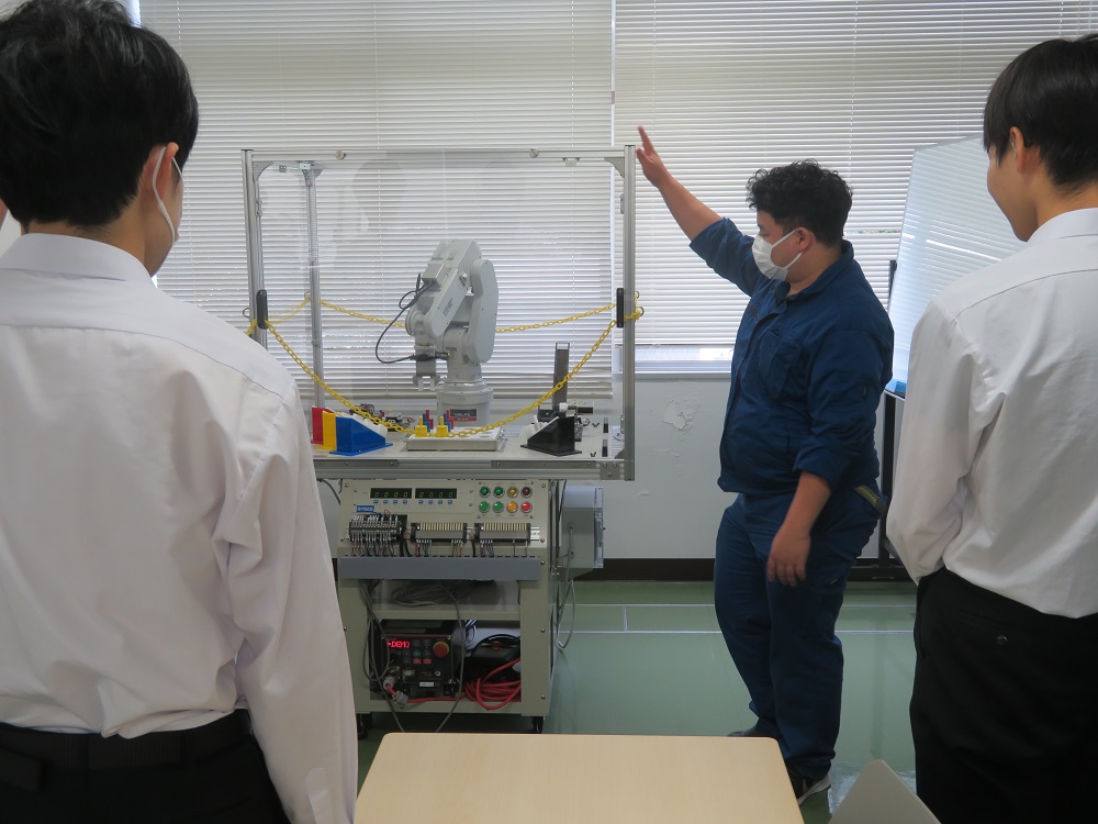 雄山高等学校見学会の写真1