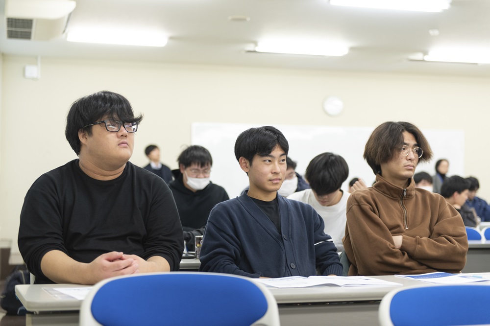 【就職支援ガイダンス(業界・企業・職種研究)】の写真4