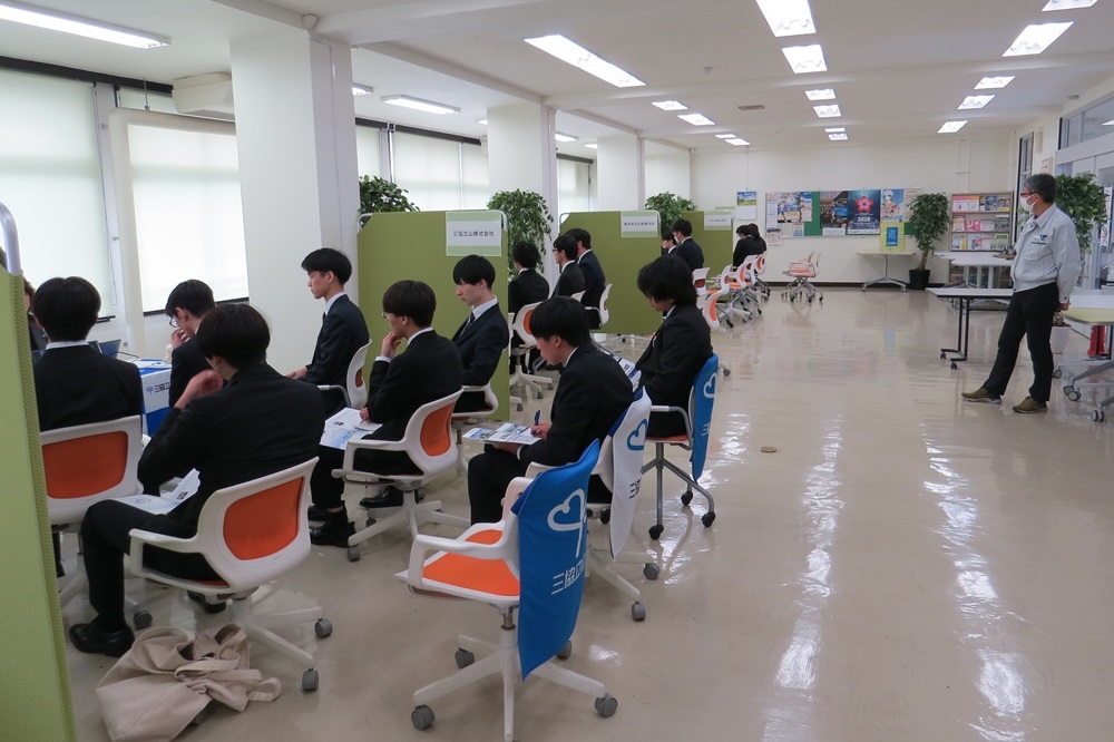 学内合同企業説明会の写真1