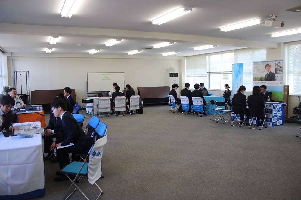学内合同企業説明会の写真8