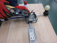 ケーブル工事作業の様子