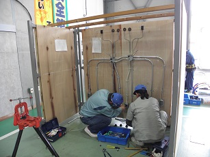屋内配線作業