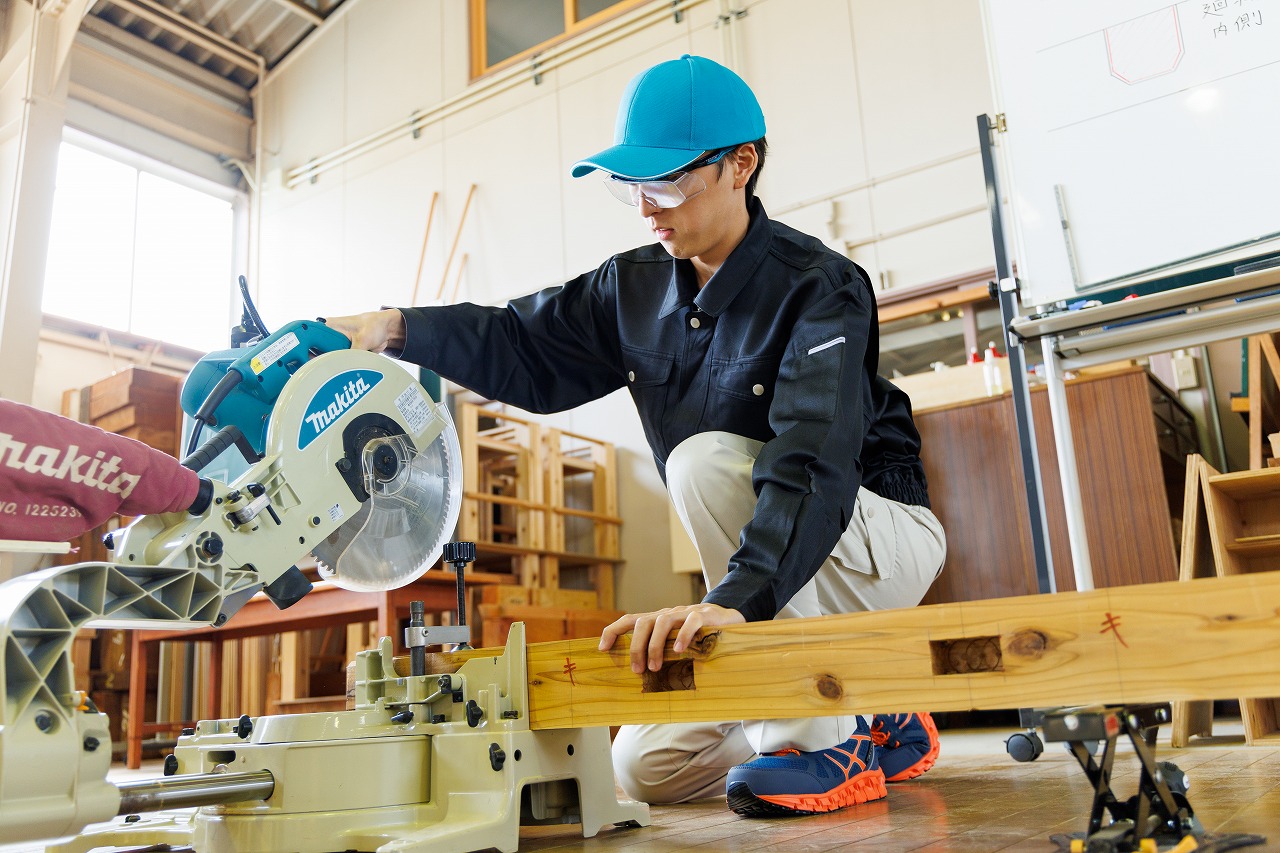 構造部材加工作業